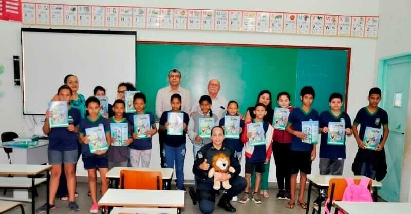 Imagem de compartilhamento para o artigo Em Figueirão, alunos do Proerd recebem material didático do curso da MS Todo dia